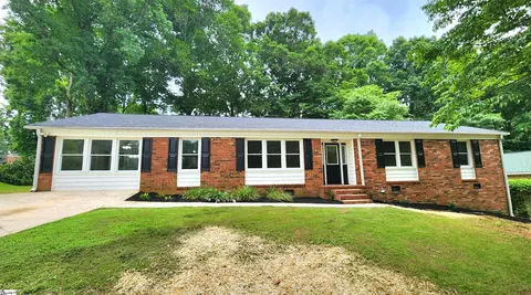 10 Armsdale Dr, Taylors, SC 29687