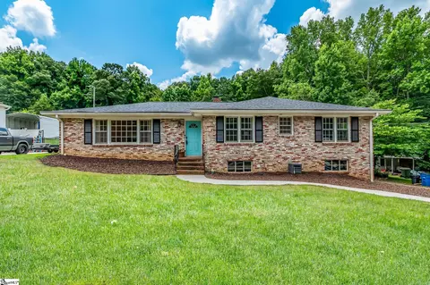 121 Greenbriar Dr, Simpsonville, SC 29680