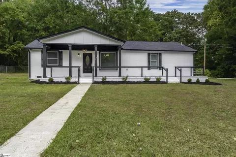 217 Truman St, Laurens, SC 29360