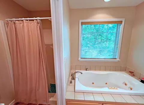 Bath - 104 E Commodore Dr, Cross Hill, SC 29332 photo 2 of 5