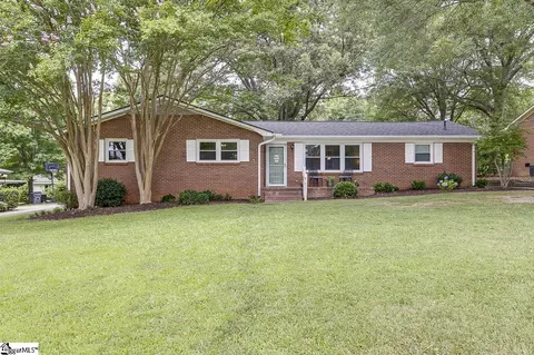 14 Hampshire Dr, Taylors, SC 29687