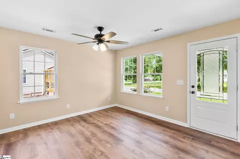 Living - 1002 Overbrook Dr, Seneca, SC 29678 photo 2 of 5