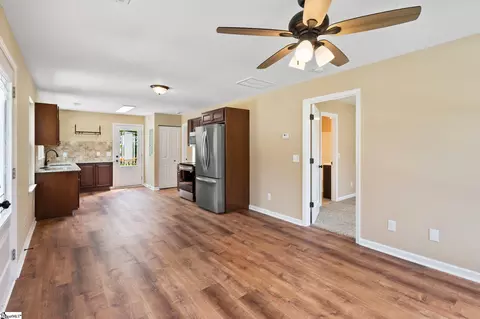 Living - 1002 Overbrook Dr, Seneca, SC 29678 photo 4 of 5