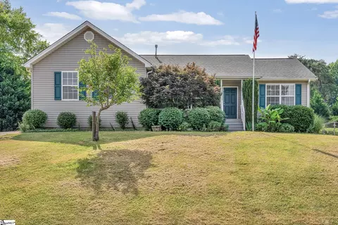 105 Whipple Ln, Taylors, SC 29687