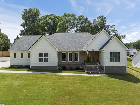 18 Beech Creek Ct, Greer, SC 29651