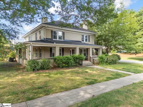 35 Perry Ave, Greenville, SC 29601