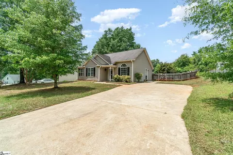 112 Caroway Ct, Spartanburg, SC 29303