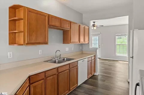 Entry Way - 72 Spring Crossing Cir, Greer, SC 29650 photo 4 of 5
