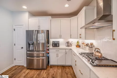 Kitchen - 589 Backacre Ct, Greer, SC 29651 photo 2 of 2