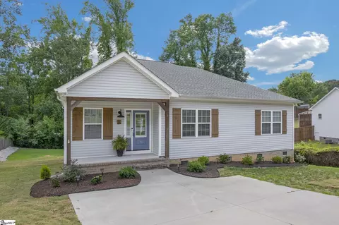 5 Darnell Ln, Greenville, SC 29609