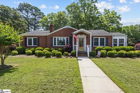 637 Sulphur Springs Rd, Greenville, SC 29617