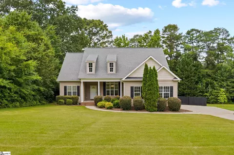 9 Grandview Dr, Travelers Rest, SC 29690