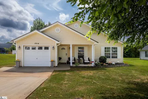 1914 Country Apple Ct, Fountain Inn, SC 29644