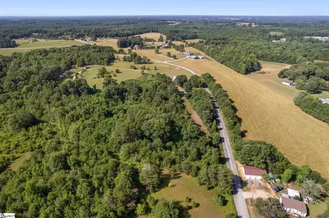 2270 Davis Rd, Woodruff, SC 29388 photo 4