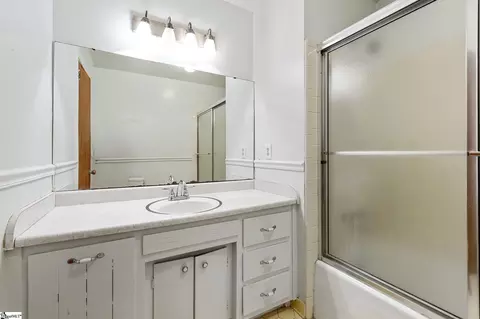 Bath - 331 Pinehurst Dr, Mauldin, SC 29662 photo 2 of 2