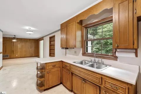Kitchen - 331 Pinehurst Dr, Mauldin, SC 29662 photo 2 of 3