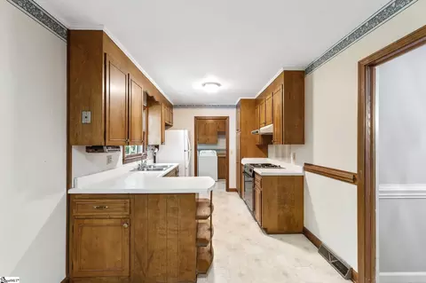 Kitchen - 331 Pinehurst Dr, Mauldin, SC 29662 photo 3 of 3