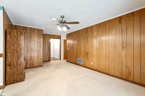 Living - 331 Pinehurst Dr, Mauldin, SC 29662 photo 3 of 5