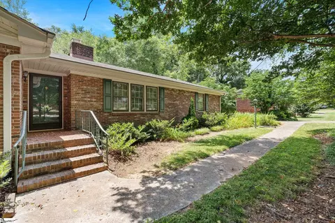 Exterior - 331 Pinehurst Dr, Mauldin, SC 29662 photo 2 of 9