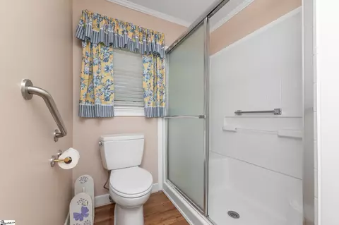 Bath - 178 Edgewood Rd, Easley, SC 29642 photo 2 of 4