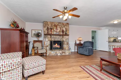 Living - 178 Edgewood Rd, Easley, SC 29642 photo 3 of 3