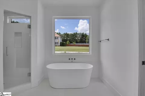 Bath - 107 Copeland Rd, Greer, SC 29651 photo 3 of 5