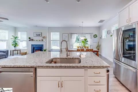 Kitchen - 1096 Baldwin Dr, Lancaster, SC 29720 photo 2 of 2