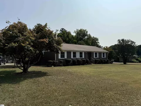 105 Lemon Tree Trl, Laurens, SC 29360