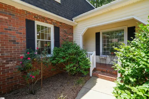 208 Stonehedge Dr, Greenville, SC 29615