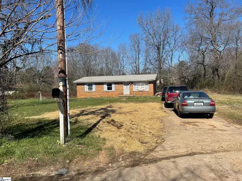 8 Julian Bond Ln, Spartanburg, SC 29303