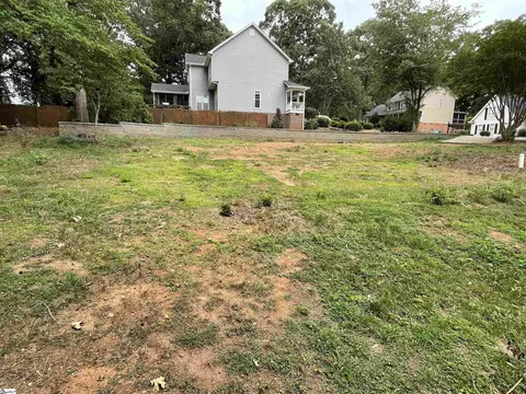 14 Whistler Dr, Greer, SC 29651