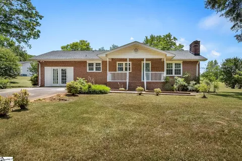 130 Country Club Dr, Pickens, SC 29671