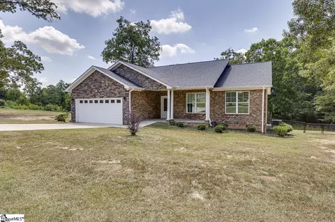 Exterior - 2015 Pinehaven Street Ext, Laurens, SC 29360 photo 2 of 10
