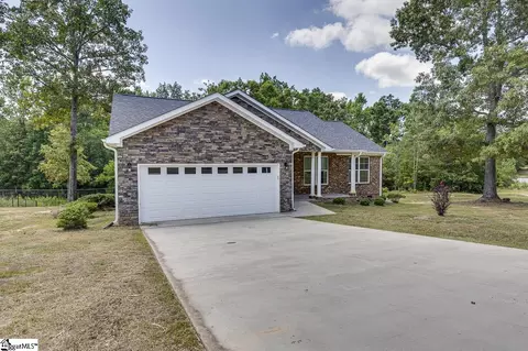 Exterior - 2015 Pinehaven Street Ext, Laurens, SC 29360 photo 3 of 10