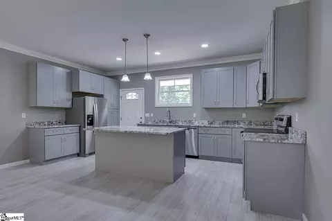 Kitchen - 2015 Pinehaven Street Ext, Laurens, SC 29360 photo 2 of 5