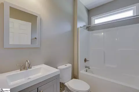 Bath - 2015 Pinehaven Street Ext, Laurens, SC 29360 photo 1 of 4
