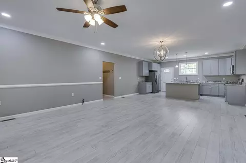 Living - 2015 Pinehaven Street Ext, Laurens, SC 29360 photo 4 of 4