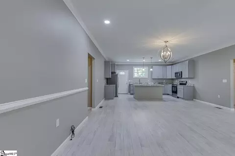 Living - 2015 Pinehaven Street Ext, Laurens, SC 29360 photo 1 of 4