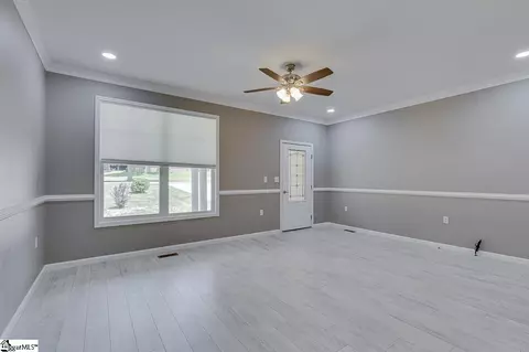 Living - 2015 Pinehaven Street Ext, Laurens, SC 29360 photo 2 of 4