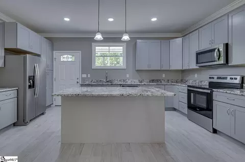Kitchen - 2015 Pinehaven Street Ext, Laurens, SC 29360 photo 3 of 5