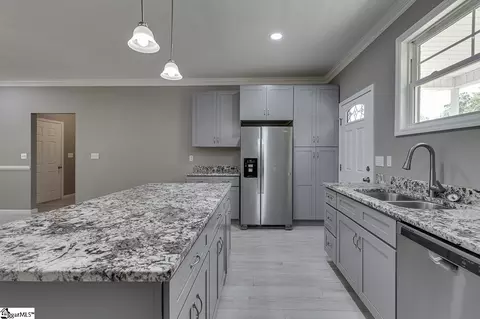 Kitchen - 2015 Pinehaven Street Ext, Laurens, SC 29360 photo 5 of 5
