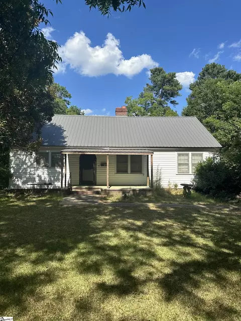 302 Heyward Ave, Honea Path, SC 29654