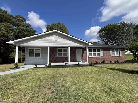 41 Green Acres Dr, Ware Shoals, SC 29692