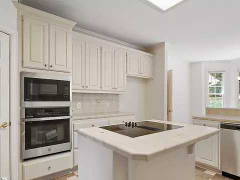 Kitchen - 320 Tarrigart Dr, Moore, SC 29369 photo 2 of 2