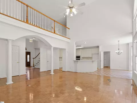 Living - 320 Tarrigart Dr, Moore, SC 29369 photo 6 of 7