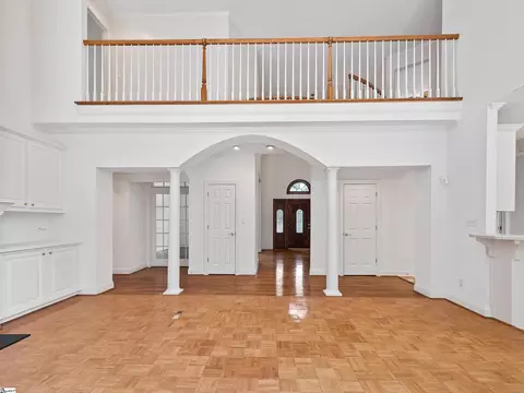 Living - 320 Tarrigart Dr, Moore, SC 29369 photo 5 of 7