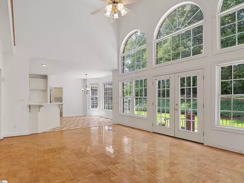 Living - 320 Tarrigart Dr, Moore, SC 29369 photo 3 of 7