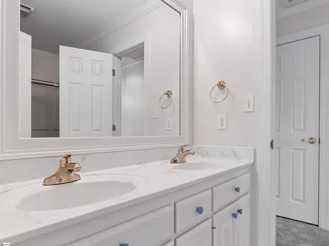 Bath - 320 Tarrigart Dr, Moore, SC 29369 photo 4 of 4