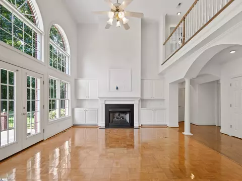 Living - 320 Tarrigart Dr, Moore, SC 29369 photo 1 of 7