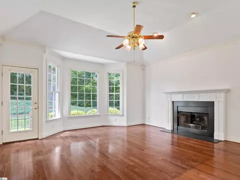 Living - 320 Tarrigart Dr, Moore, SC 29369 photo 7 of 7